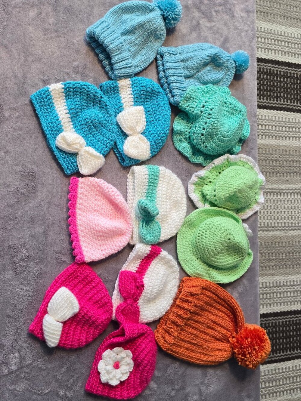 NWOT, KNIT custom home made knit baby hat set